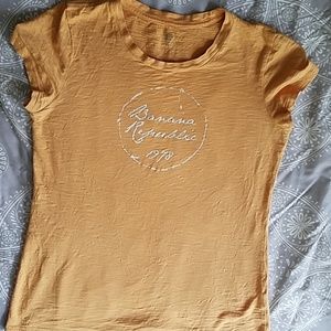 Cute Banana Republic tshirt